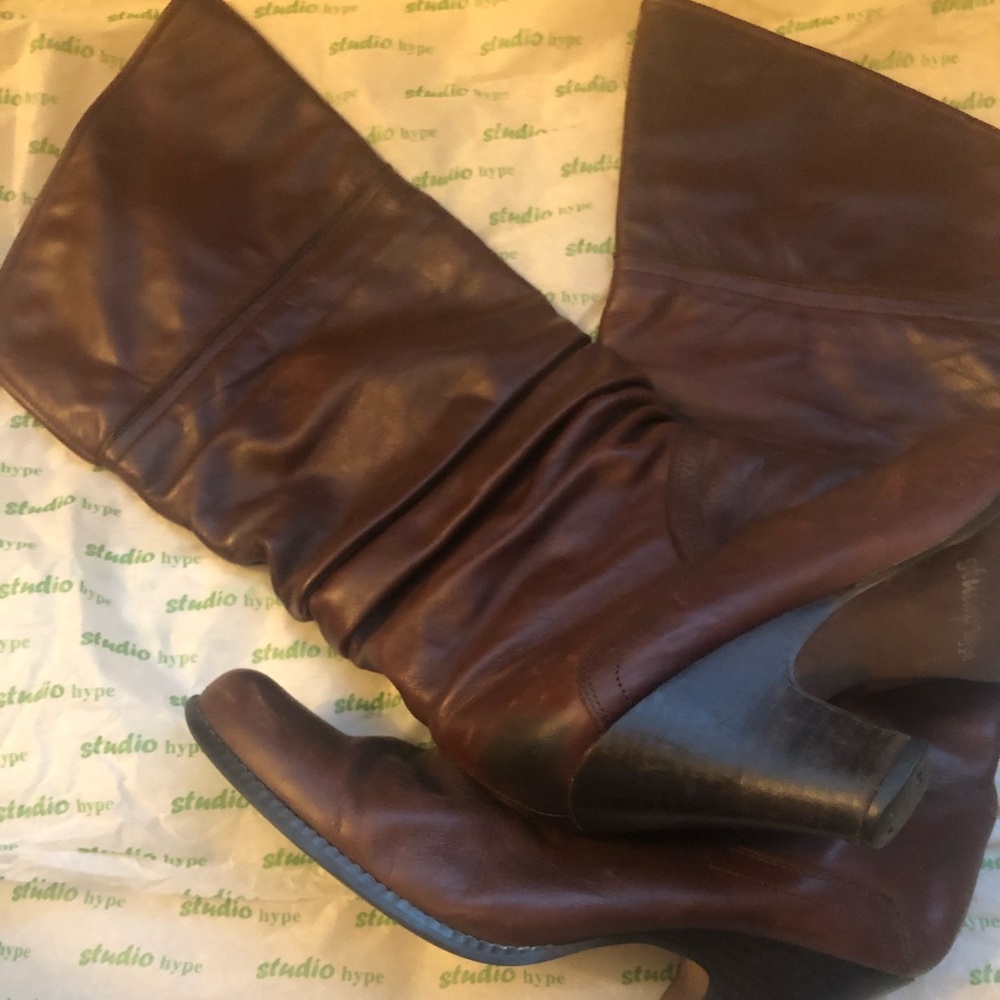 Heel slouch boot